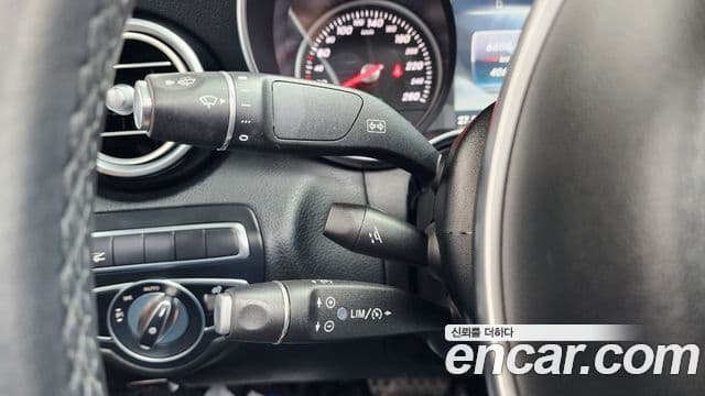 Mercedes-Benz C-Class 2018 — Photo 31/33