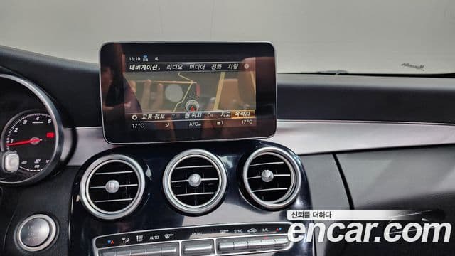 Mercedes-Benz C-Class 2018 — Photo 30/33