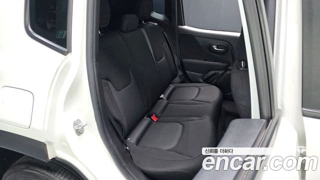 Jeep Renegade 2021 — Şəkil 24/33