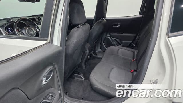 Jeep Renegade 2021 — Şəkil 15/33