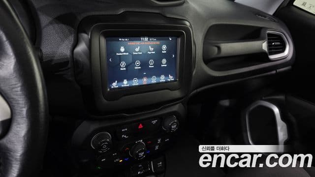 Jeep Renegade 2021 — Şəkil 30/33