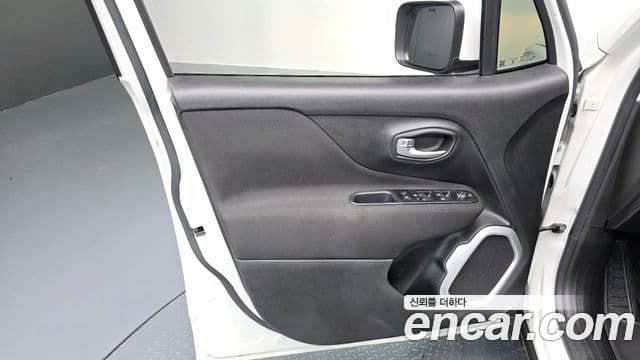 Jeep Renegade 2021 — Şəkil 27/33