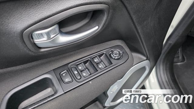 Jeep Renegade 2021 — Şəkil 25/33
