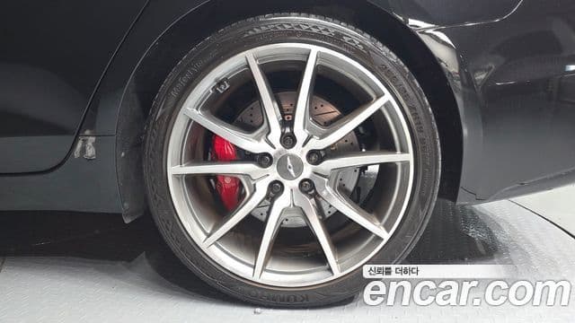 Genesis G70 2019 — Photo 17/34