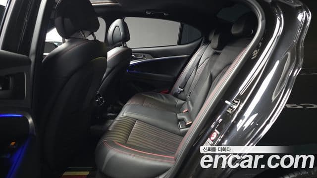 Genesis G70 2019 — Photo 16/34