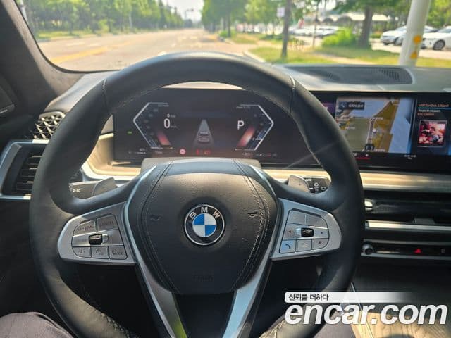 BMW X7 2023 — Photo 16/20