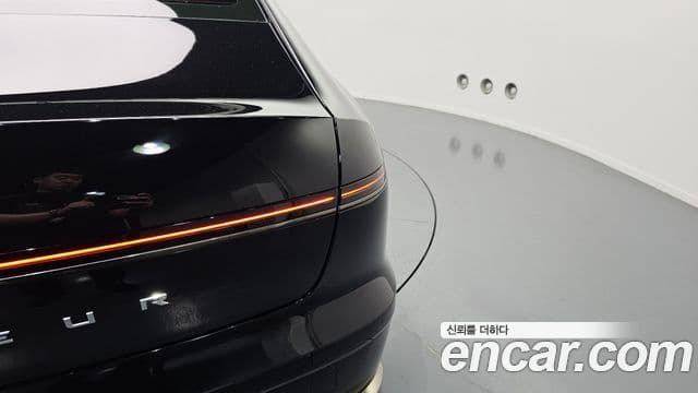 Hyundai Grandeur Hybrid 2023 — Photo 34/37