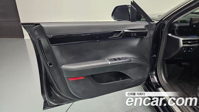 Hyundai Grandeur Hybrid 2023 — Photo 21/37