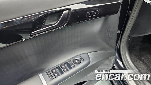 Hyundai Grandeur Hybrid 2023 — Photo 5/37