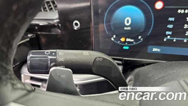 Hyundai Grandeur Hybrid 2023 — Photo 18/37