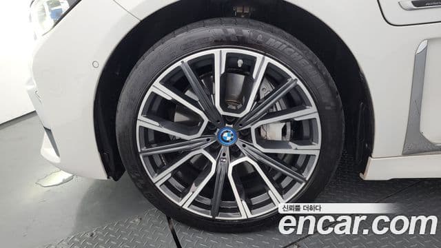 BMW 7 Series 2022 — Photo 2/20