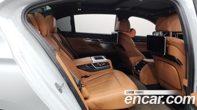 BMW 7 Series 2022 — Photo 19/20