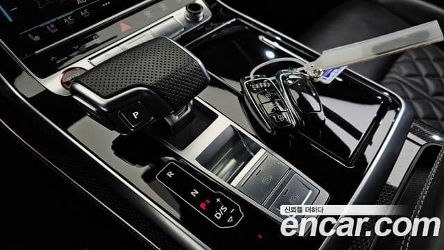 Audi SQ8 2021 — Photo 10/20