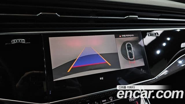 Audi SQ8 2021 — Photo 17/20