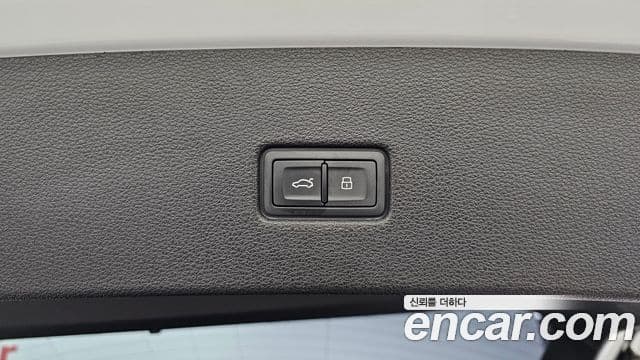 Audi SQ8 2021 — Photo 12/20