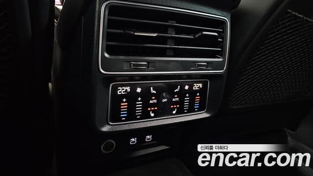 Audi SQ8 2021 — Photo 1/20