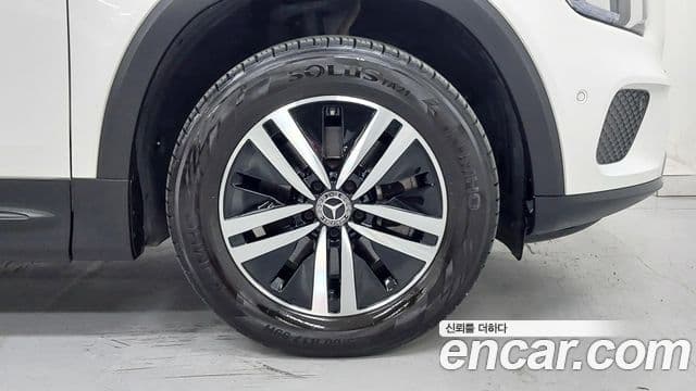 Mercedes-Benz GLB-Class 2021 — Фото 4/17