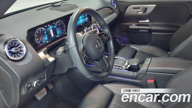 Mercedes-Benz GLB-Class 2021 — Фото 13/17