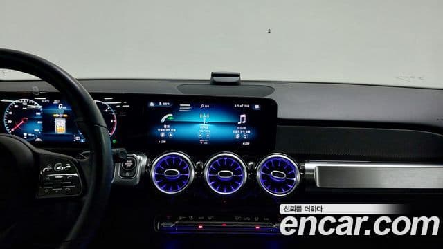 Mercedes-Benz GLB-Class 2021 — Фото 16/17