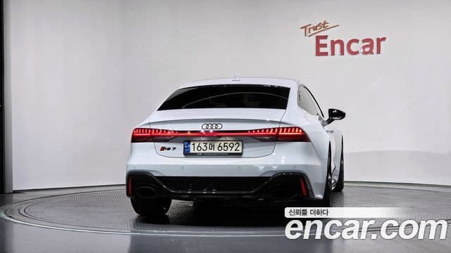 Audi RS7 2021 — Photo 11/33