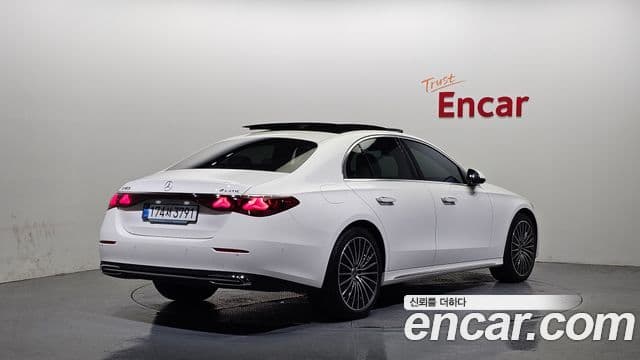 Mercedes-Benz E-Class 2025 — Фото 2/20