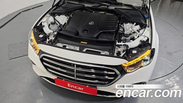 Mercedes-Benz E-Class 2025 — Фото 6/20
