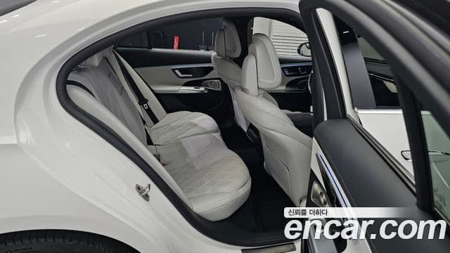 Mercedes-Benz E-Class 2025 — Фото 12/20
