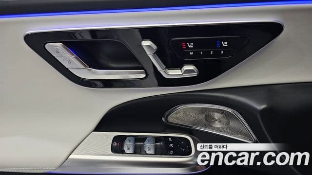 Mercedes-Benz E-Class 2025 — Фото 17/20