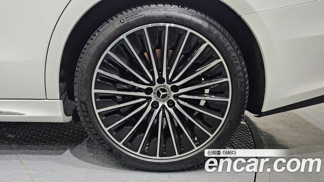 Mercedes-Benz E-Class 2025 — Photo 11/30
