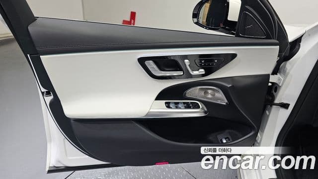 Mercedes-Benz E-Class 2025 — Photo 22/30