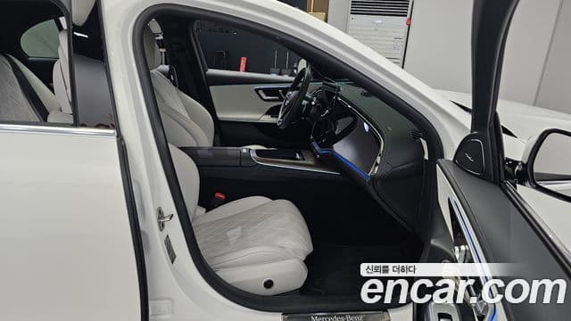 Mercedes-Benz E-Class 2025 — Photo 12/30