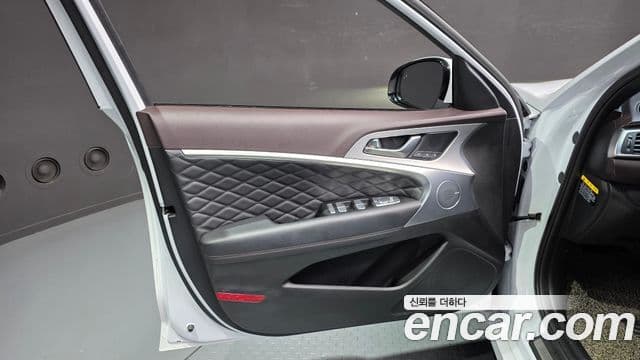 Genesis G70 2018 — Photo 5/31