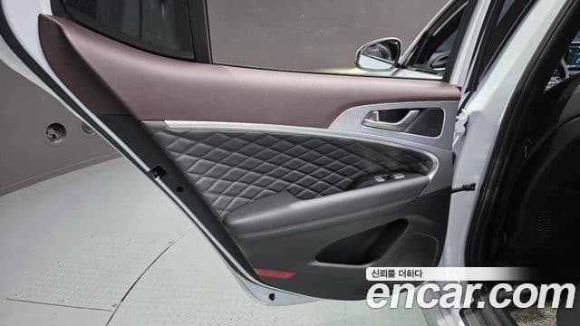 Genesis G70 2018 — Photo 17/31