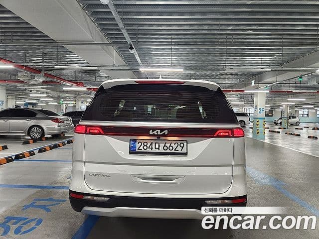 Kia Carnival 2022 — фото 4 из 20