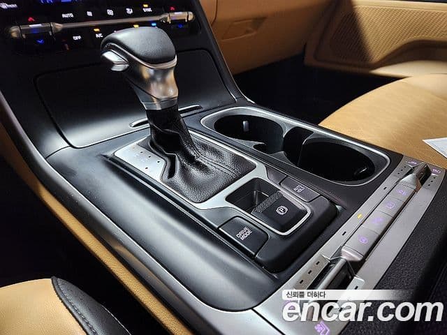 Kia Carnival 2022 — Şəkil 17/20