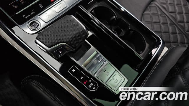 Audi Q8 2022 — ფოტო 18/20
