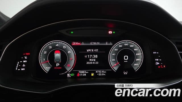 Audi Q7 2022 — ფოტო 8/20