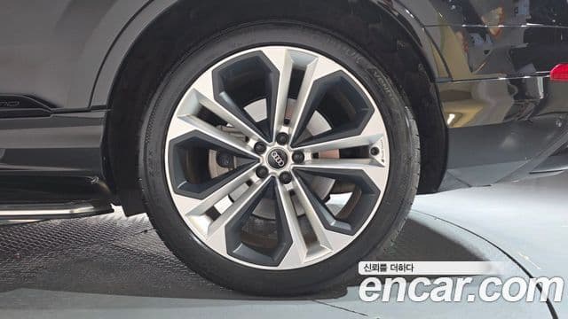 Audi Q7 2022 — ფოტო 34/36