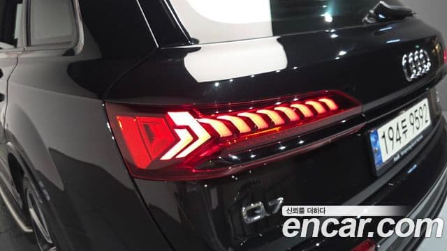 Audi Q7 2022 — ფოტო 14/36