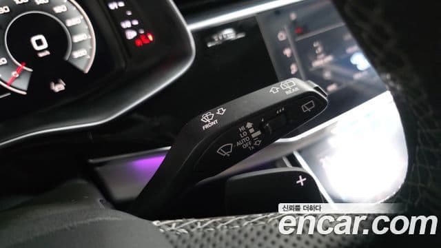 Audi Q7 2022 — ფოტო 23/36