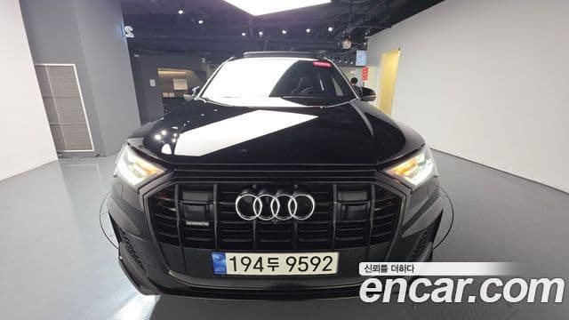 Audi Q7 2022 — ფოტო 27/36