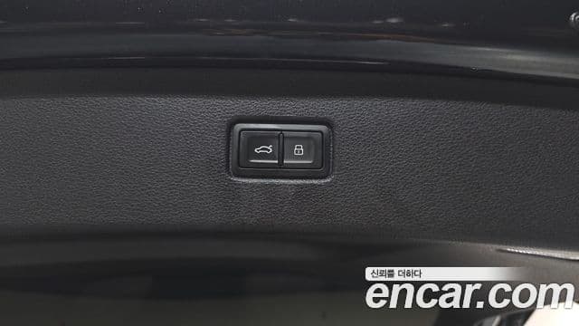 Audi Q7 2022 — ფოტო 26/36