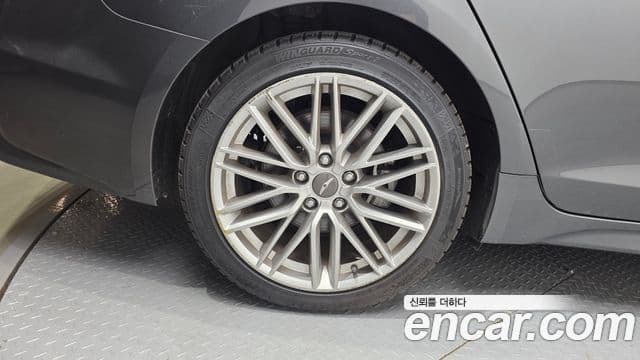 Genesis G70 2020 — Photo 12/39