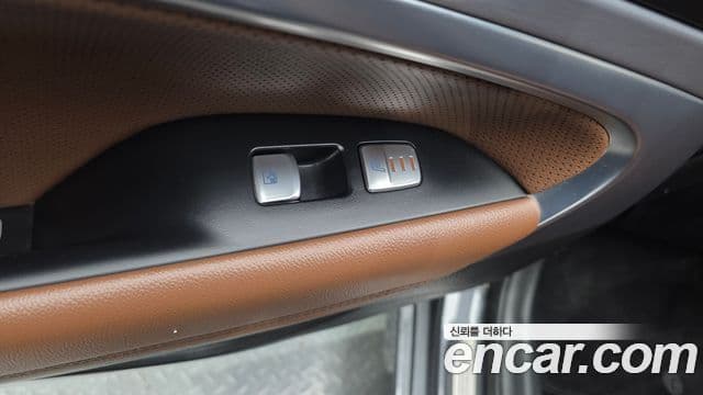 Genesis G70 2020 — Photo 25/39
