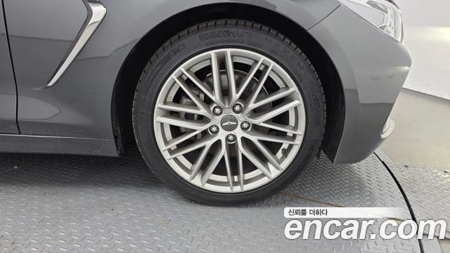 Genesis G70 2020 — Photo 27/39