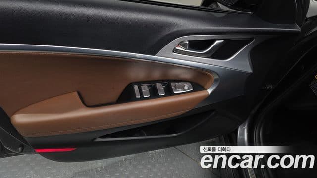 Genesis G70 2020 — Photo 18/39