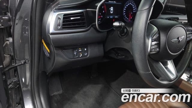 Genesis G70 2020 — Photo 22/39