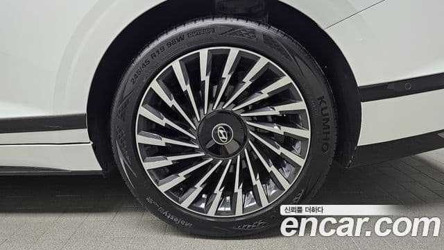 Hyundai Grandeur Hybrid 2023 — ფოტო 25/33