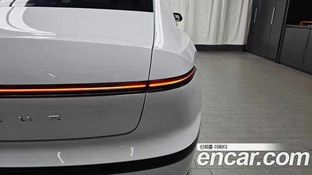 Hyundai Grandeur Hybrid 2023 — ფოტო 18/33