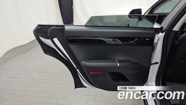 Hyundai Grandeur Hybrid 2023 — ფოტო 21/33